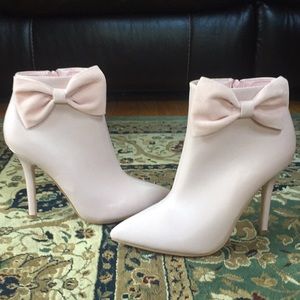 Shoedazzle Baby Pink Heels with Bow